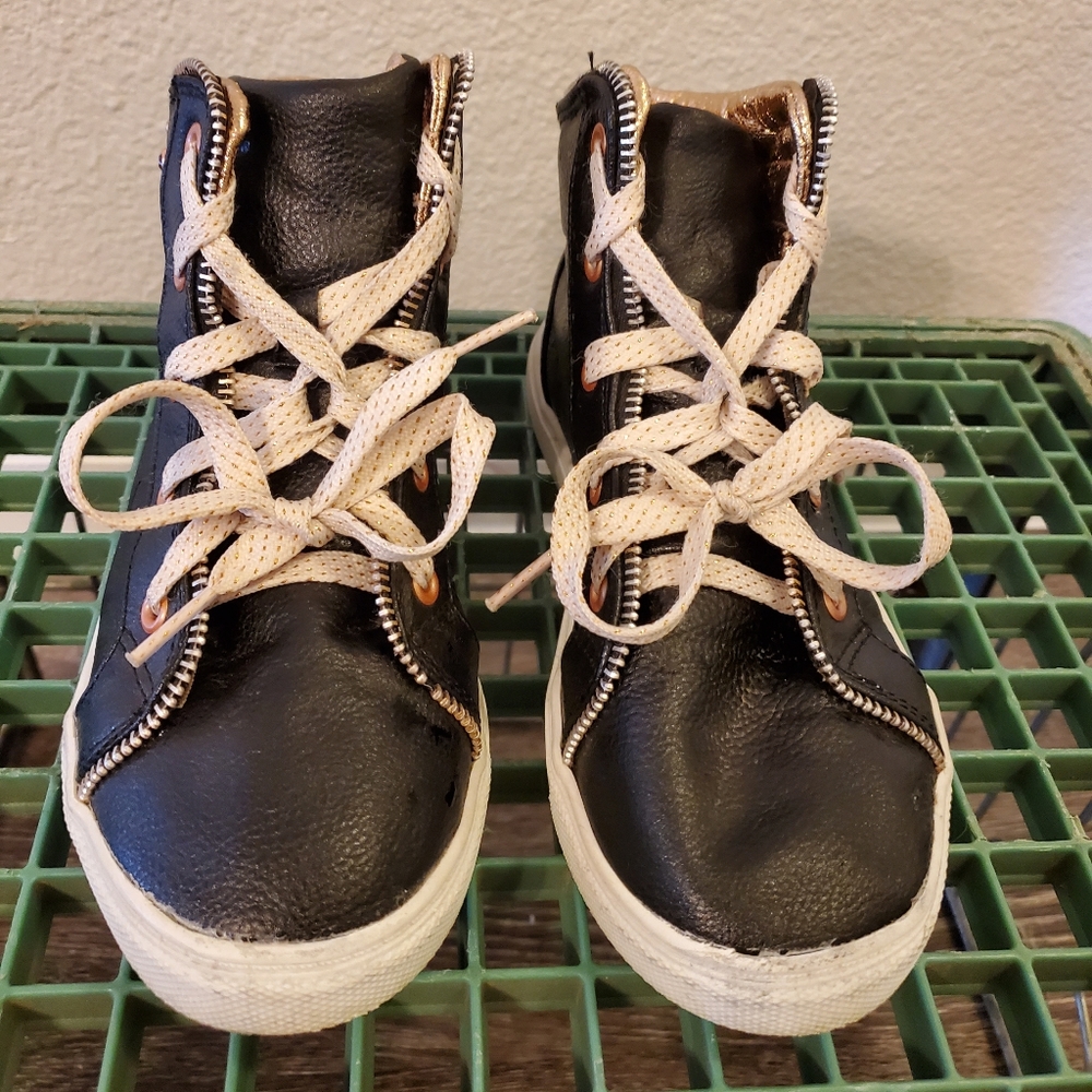 Wonder Nation 5/25$black/rose gold hightop sneaker